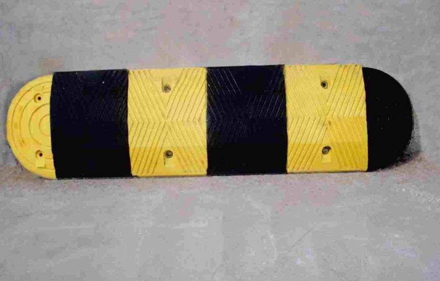 橡膠減速帶（dài）